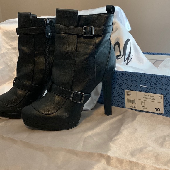 Vera wang heels/ boot - Picture 1 of 3